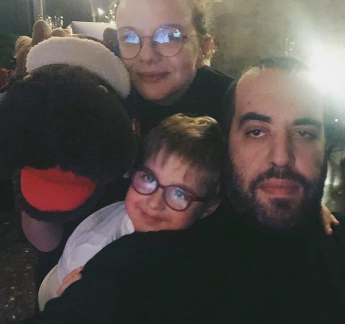Familja Rama pret bashkë ndërrimin e viteve, djali i kryeministrit poston foton e veçantë familjare Rea Xhillari Greg dhe Zaho Rama