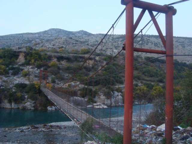 Në Shkodër ura e Telit del jashtë funksionit, banorët ankohen Ura Shkoder