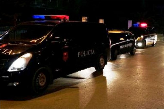 Kuçovë/Vetëvaret në kasollen e bagëtive 55-vjeçari, u gjet nga bashkëshortja Vlore policia