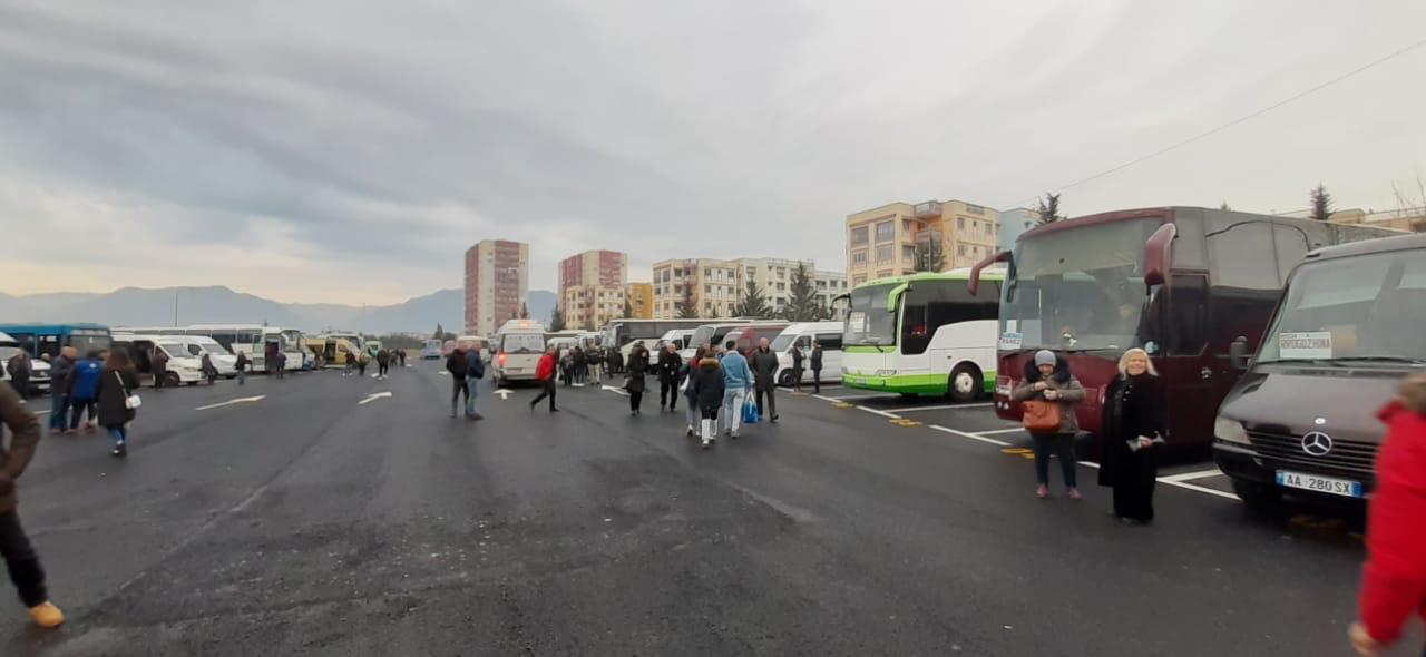 Tiranë/ Nis funksionimin terminali i ri i autobusëve ndërqytetas tek kthesa e Kamzës WhatsApp Image 2020 01 12 at 11.25.47