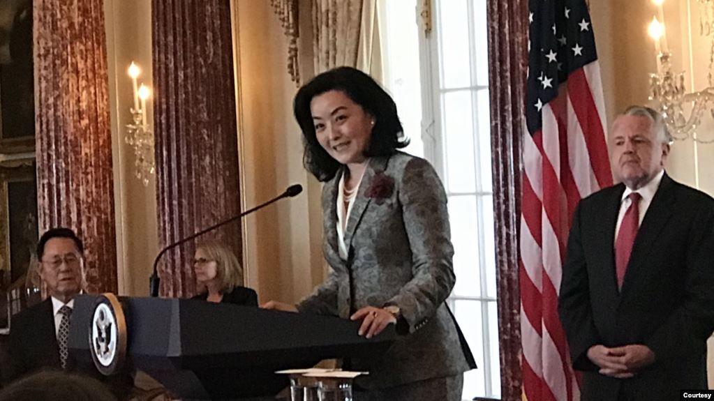 Yuri Kim bën betimin si ambasadore e SHBA në Shqipëri. Fotot e familjes së saj 1 Yuri Kim 1