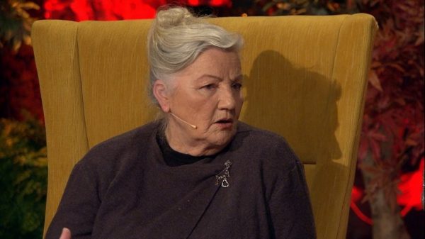 Aktorja Aishe Stari feston sot 81 -vjetorin e lindjes, miq e aktorë mblidhen në teatrin “Aleksandër Moisiu” aishe stari