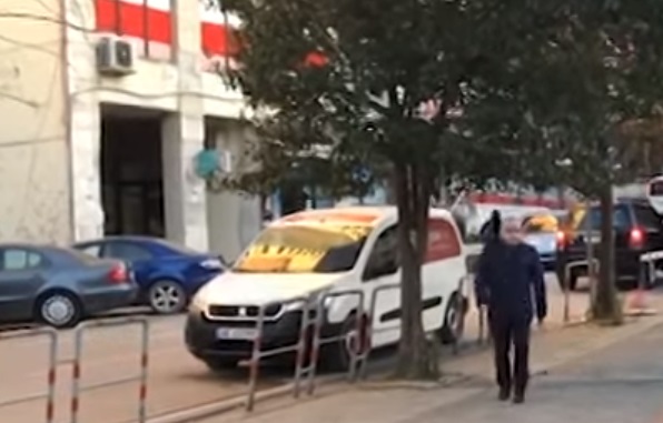 Artan Hoxha mbërrin në SPAK, takohet me një mik të vjetër jashtë Prokurorisë së Posaçme artan hoxha 1