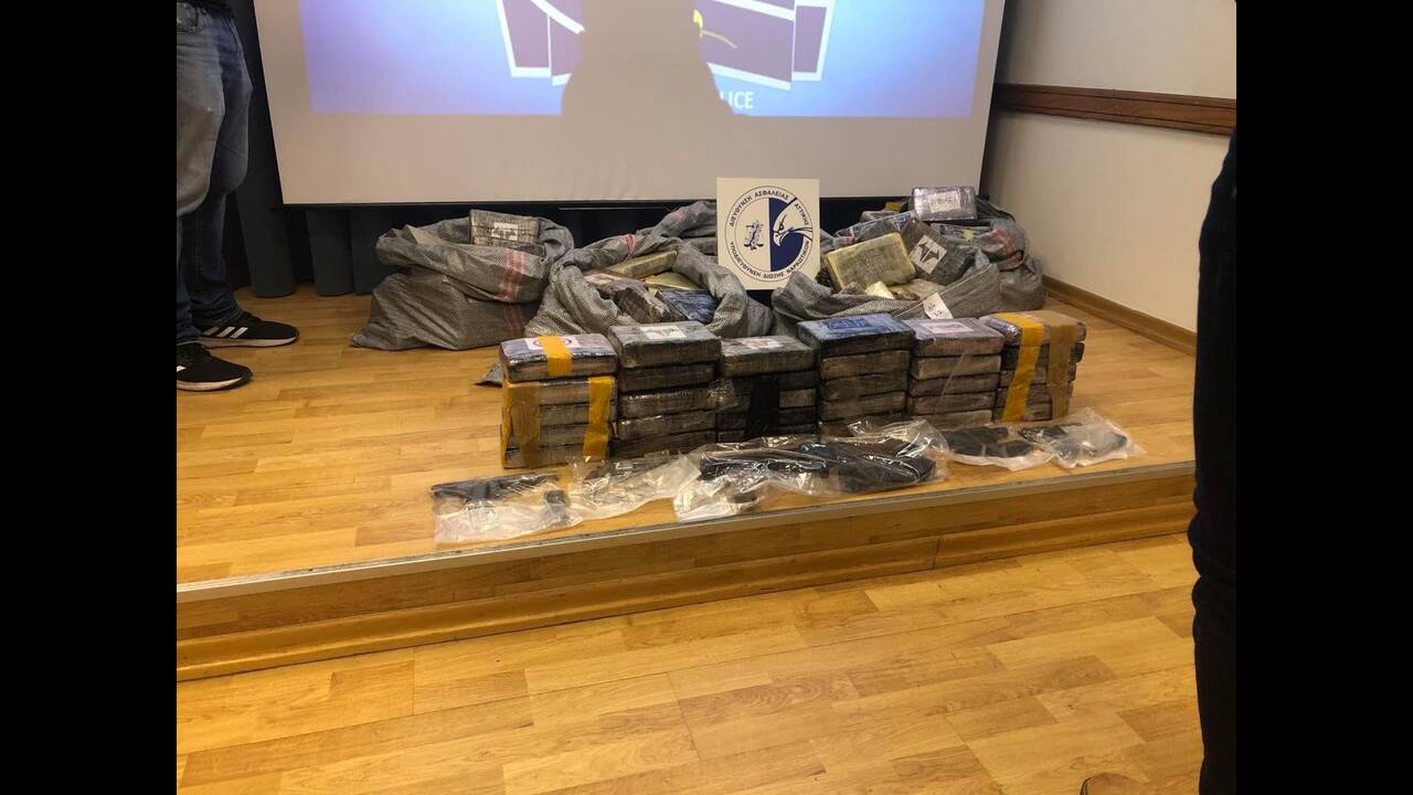 Transportonin drogë nga Karaibet në Greqi. Shkatërrohet grupi kriminal prej 8 personash, koka një shqiptar 2 droga 3 1
