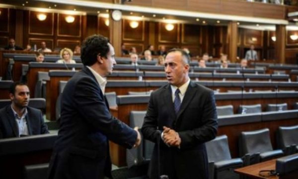 Ramush Haradinaj i shtrin ‘dorën’ Albin Kurtit: Nëse Lëvizja Vetëvendosje fiton zgjedhjet, të hapur për koalicion haradinaj kurti