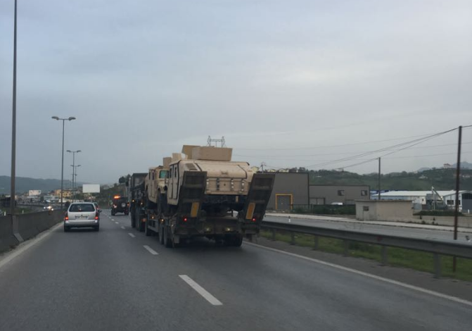 Detaje / Tensionet në Ballkan, SHBA i dorëzon Shqipërisë blinda të rëndë me zinxhir 2 lufta