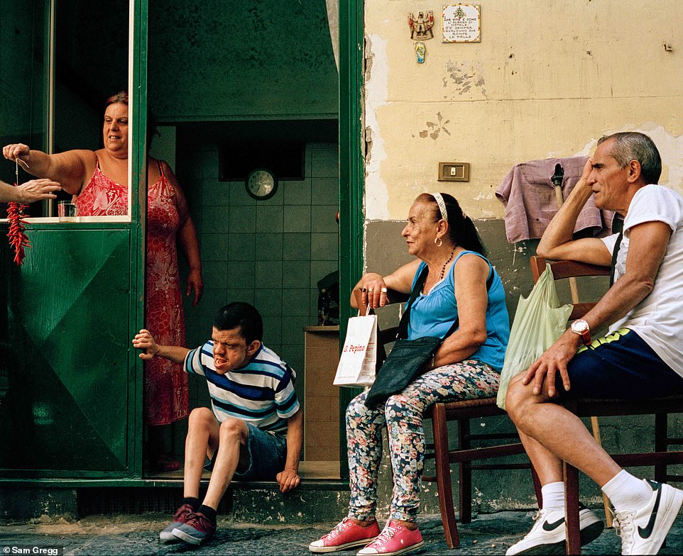 Në qytetin e mafies (Shumë pranë Shqipërisë) 16 napoli 17