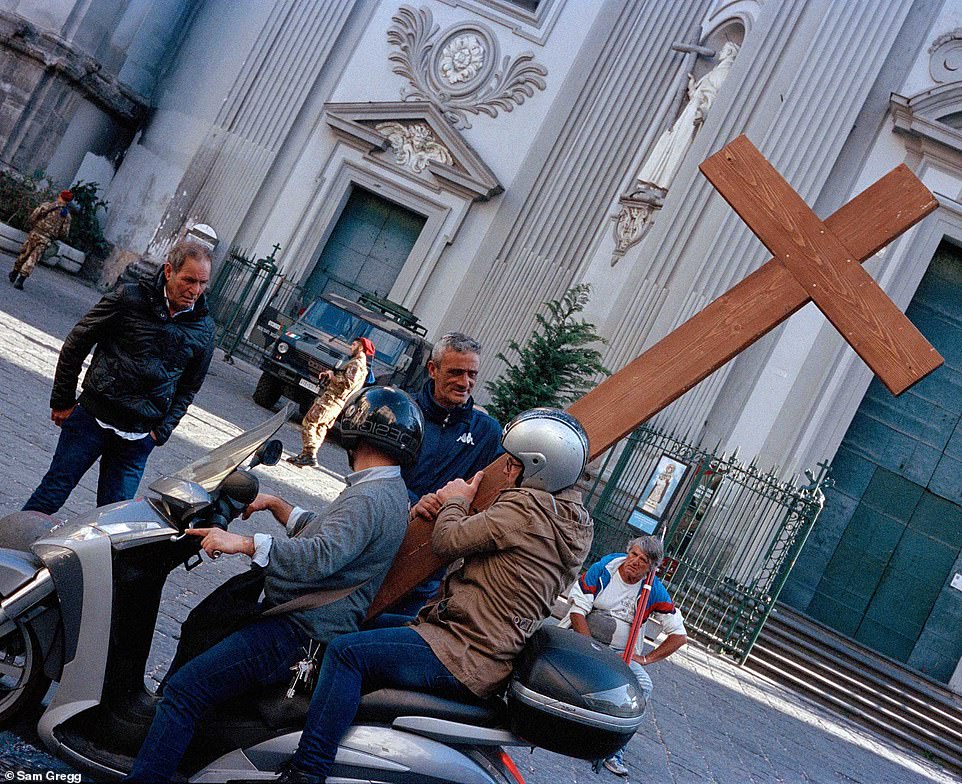 Në qytetin e mafies (Shumë pranë Shqipërisë) 6 napoli 6