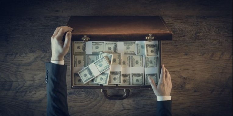 A e dini se sa para mund të kaloni në kufirin shqiptar pa pasur detyrimin e deklarimit? Si të shmangni bllokimin para