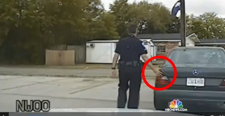 Zbulohet arsyeja përse policët prekin me dorë makinën kur ju ndalojnë police