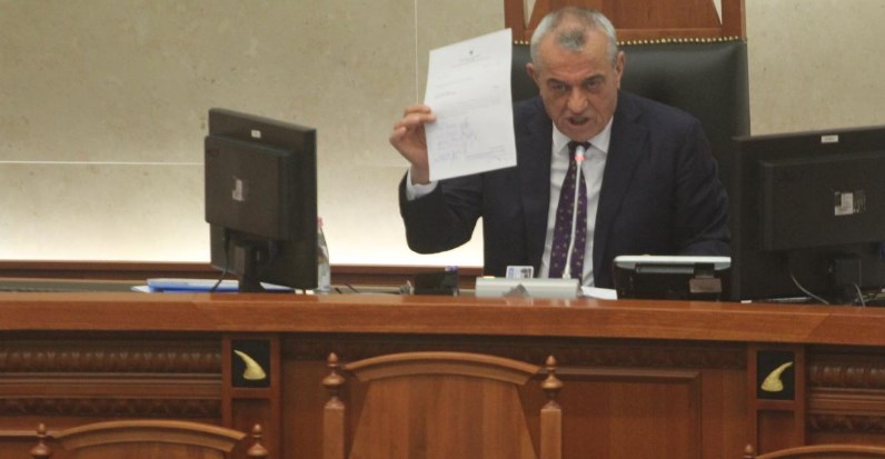 Zbardhet letra e Kuvendit për Komisionin e Venecias. 6 pyetje për Gianni Buquicchion ruci