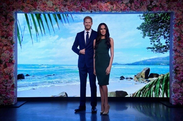 Pas vendimit të çiftit, hiqen statujat prej dylli të Princit Harry dhe Meghan Markle në Muzeun Tussauds në Londër statuja