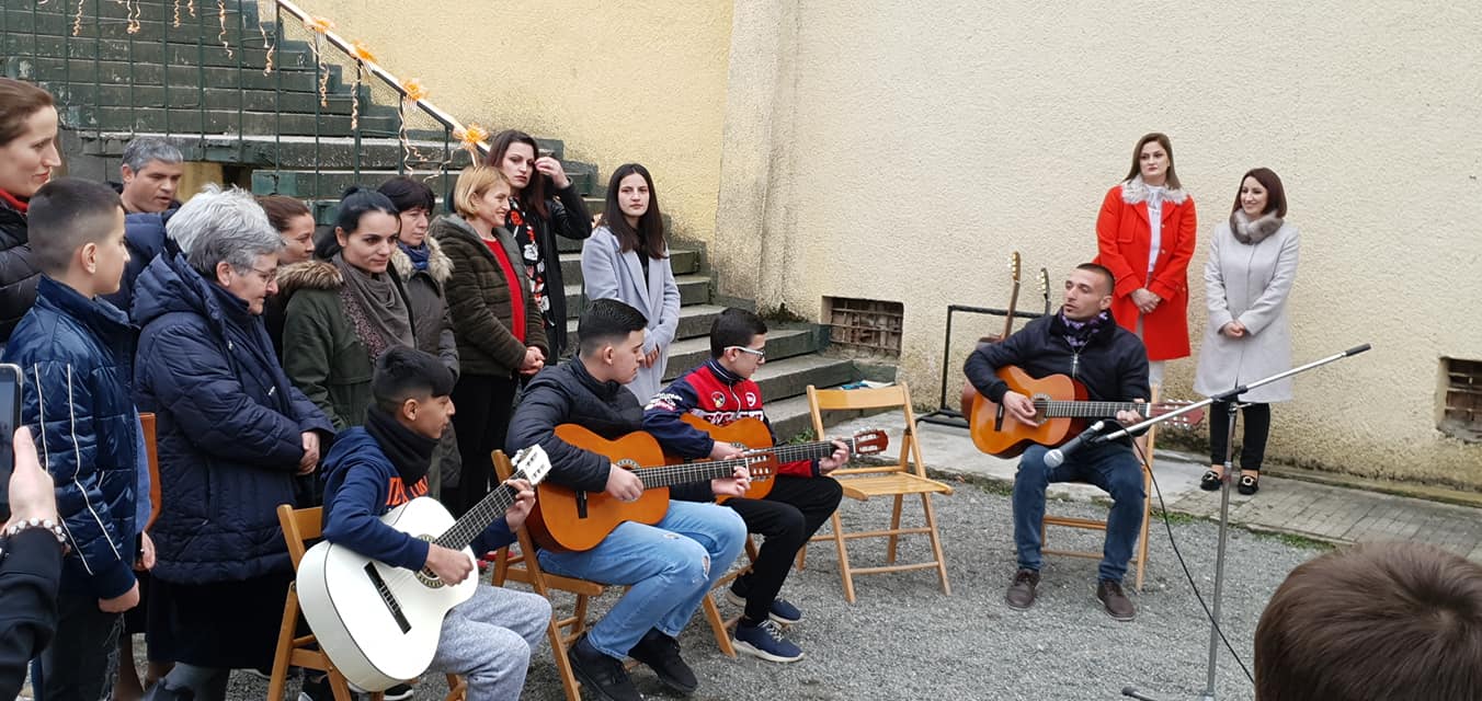 Fotot/ Një shpresë e re për 50 fëmijë në pamundësi ekonomike, hapet Qendra ditore në Mat 3 84983866 2024245881055220 8147634723804413952 o