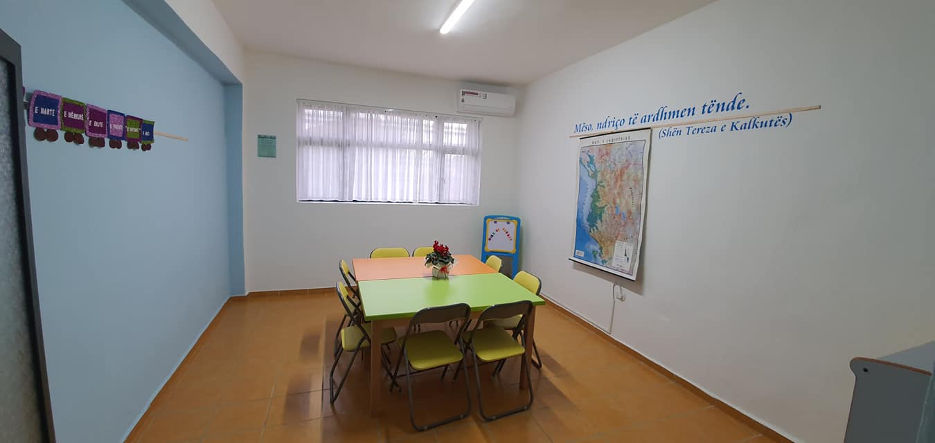Fotot/ Një shpresë e re për 50 fëmijë në pamundësi ekonomike, hapet Qendra ditore në Mat 8 85113003 2024246477721827 8084279867379548160 o