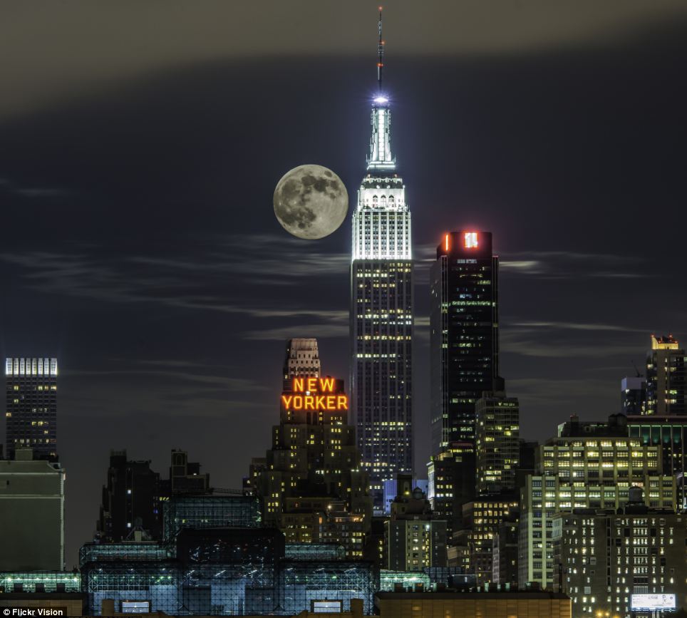 'Superhëna' shfaqet në New York, ja fotot spektakolare 13 article 2689422 1F952D8400000578