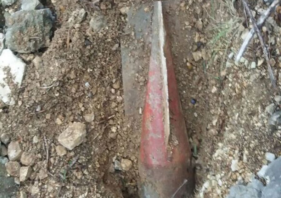 Në fshatin e tragjedisë së madhe rishfaqen predha luftarake, MM dërgon xhenierët (Foto) 3 predha1