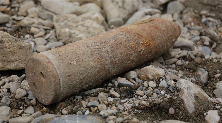 Në fshatin e tragjedisë së madhe rishfaqen predha luftarake, MM dërgon xhenierët (Foto) 1 predha2