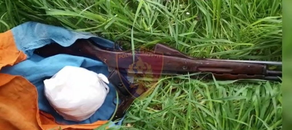 Krujë/ Qëlloi nipin për vdekje, policia gjen armën e krimit, ja ku e kishte fshehur autori 5e6e0648e96aepushka