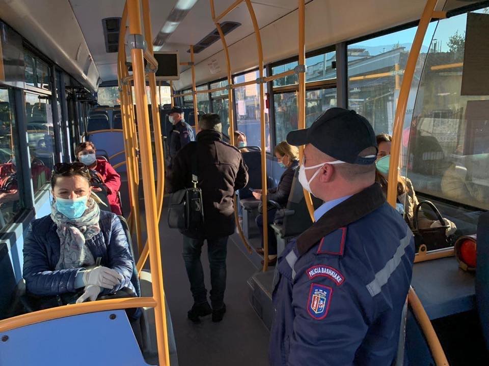 Masat ndaj koronavirusit, Bashkia Tiranë vendos linjë urbani edhe për personelin mjekësor nga Kamza për në kryeqytet dhe anasjelltas 89882534 812651585898960 293190973184278528 n