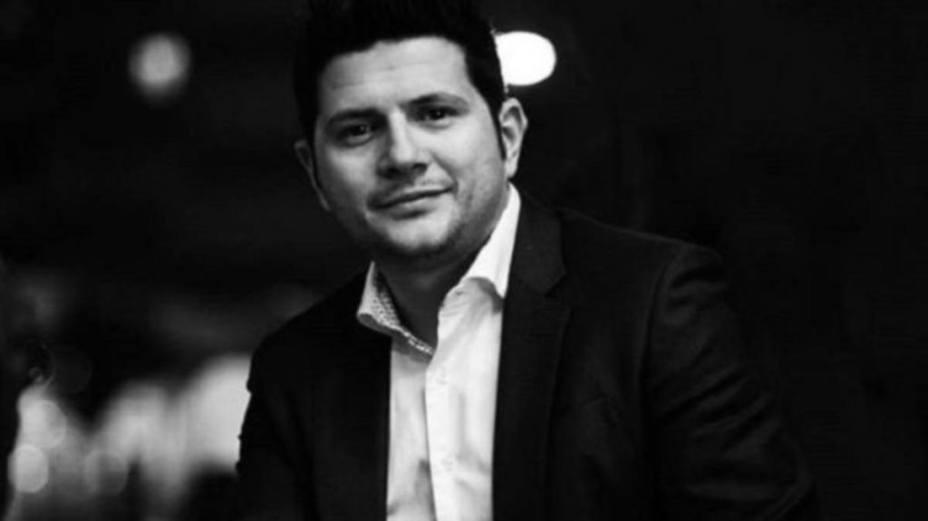 Ermal Mamaqi reflekton mbi ditët e izolimit në shtëpi: Mos më gjykoni, por…. Ermal Mamqi
