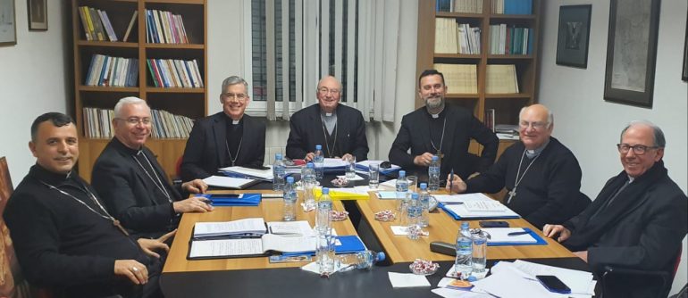 Koronavirusi/ Kisha Katolike njofton besimtarët: Pezullojmë aktivitetet dioqezane dhe ato famulltare Foto Ipeshkvijte 770x334 1