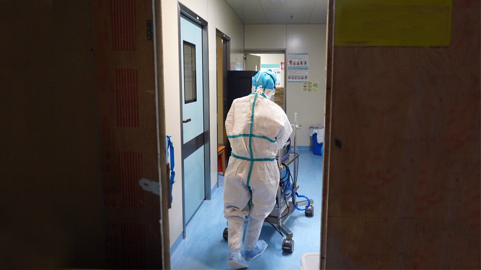 Fakt tronditës/ Burri i infektuar në Fier ishte në të njëjtin avion me 73 vjeçaren nga Durrës që ndërroi jetë KORNAIOS ellada PSEKASMOS MASKES APOLIMANSH IOS ASTHENIA PANDIMIA KARANTINA APOKLISMOS VIRUS CORONA CORONAVIRS ARTHROU