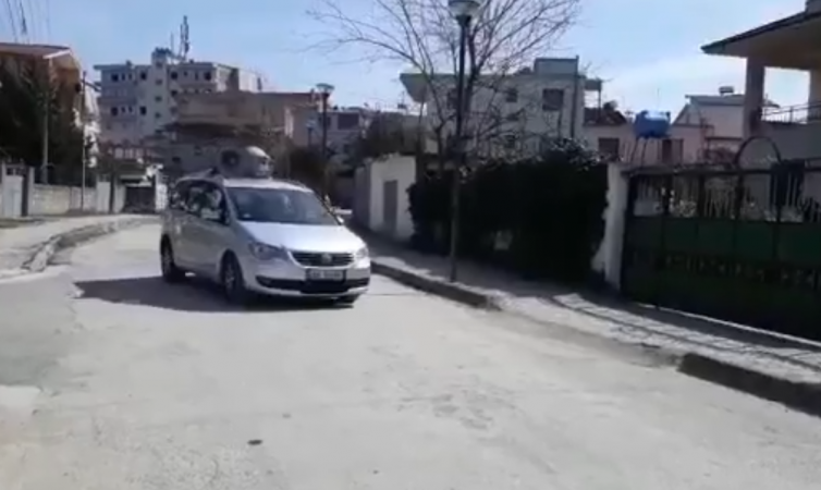 Burrë e grua me COVID-19, bashkia Roskovec izolon fshatin, asnjë lëvizje e banorëve Roskovec e1584436008212 754x450 1