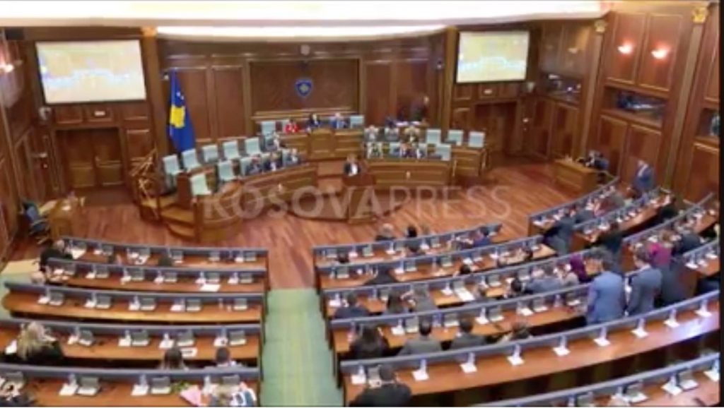 VIDEO e “seksit” në Kuvend që u bë virale: Çfarë ndodhi me përkthyeset e parlamentit me 8 mars? Screenshot 2020 03 29 at 14