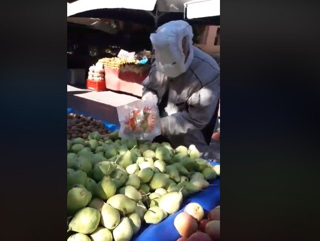 Koronavirusi / I moshuari del të bëjë pazar, por në vend të maskës kishte bebelina Screenshot 5 23