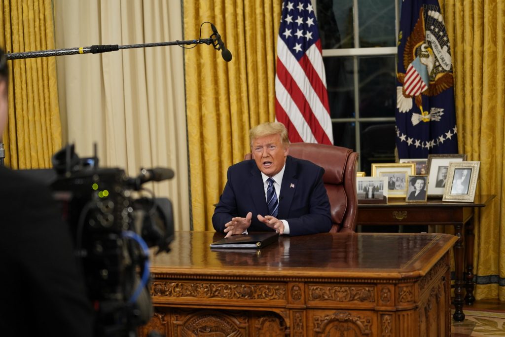 I infektuar me Koronavirus, zyrtari i lartë brazilian që darkoi me Presidentin Trump Trump