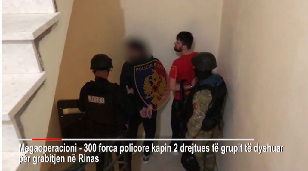 300 policë në aksion, publikohen pamjet e arrestimit të dy grabitësve të milionave në Rinas calaj