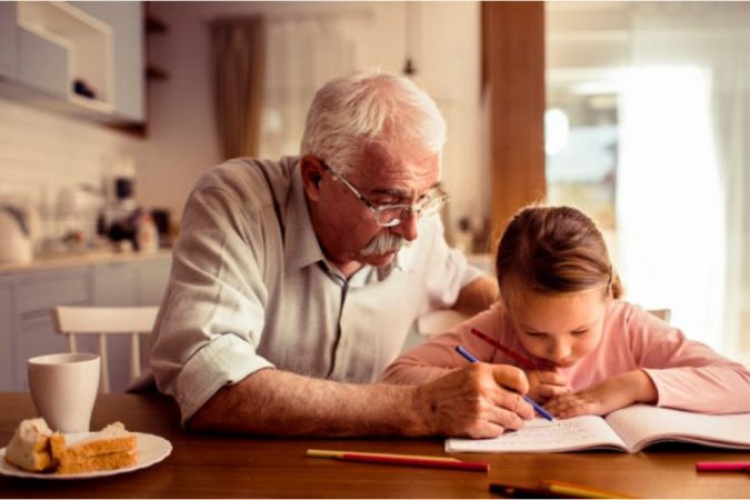 Si t’i mbrojmë gjyshërit tanë në këto kohë të vështira? coronavirus grandparents childcare 1280x720 810x454 750x500 675x450 1