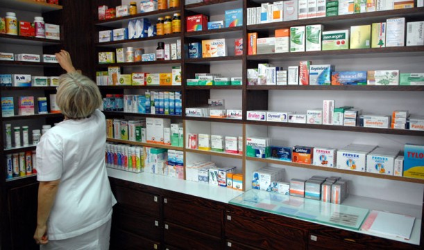 Mbyllen zyrat e ‘Urdhrit të Farmacistëve’, një nga punonjësit pozitiv farmaci 611x360 1