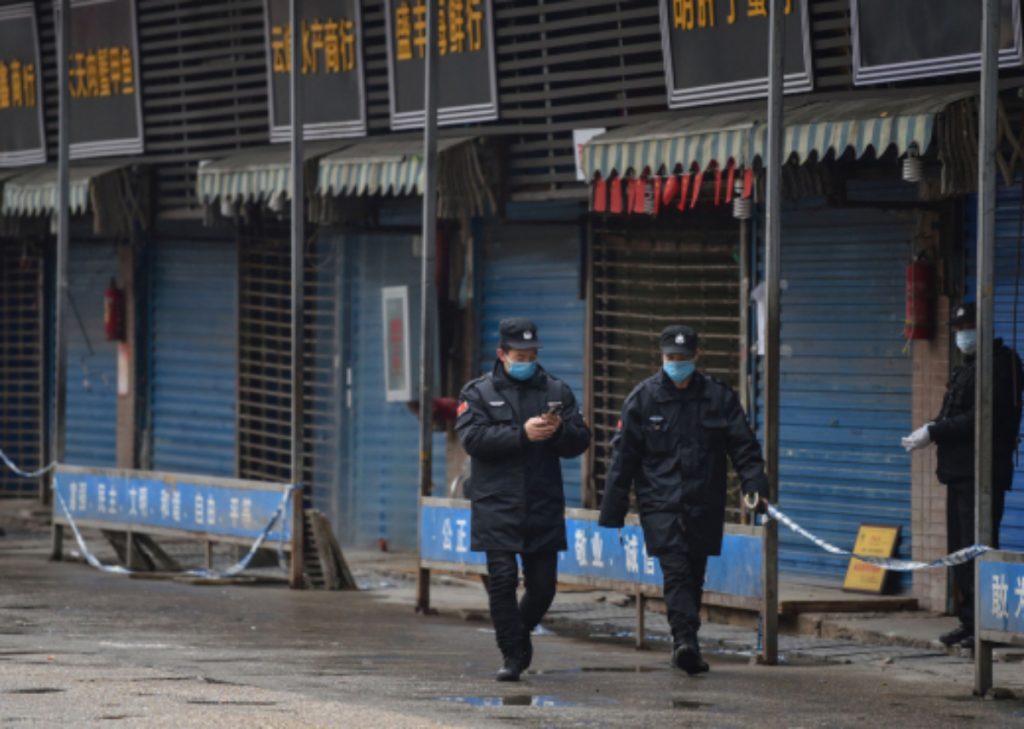 Mijëra viktima në ditë, zbulohet pacientja zero e COVID-19 dhe dyshohet se shiste karkaleca karkaleca2 1