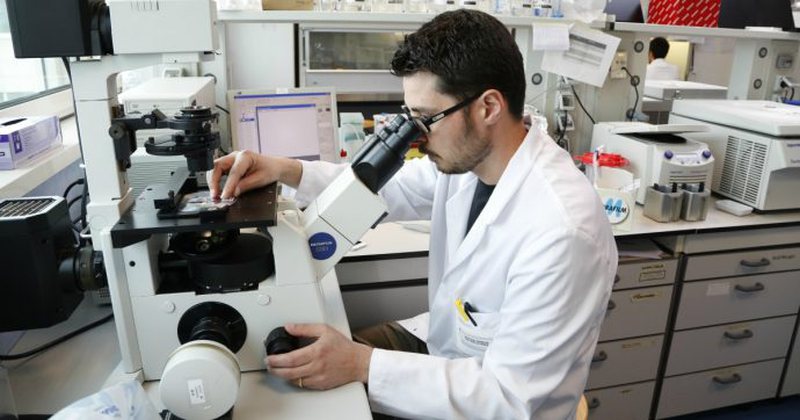 Vjen lajmi i mirë, është gati medikamenti i parë i specializuar për të sulmuar Sars-CoV2 laborator