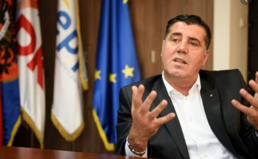 Në një ambient me këngëtarin me koronavirus, vetëizolohet kreu i komunës lutfi haziri