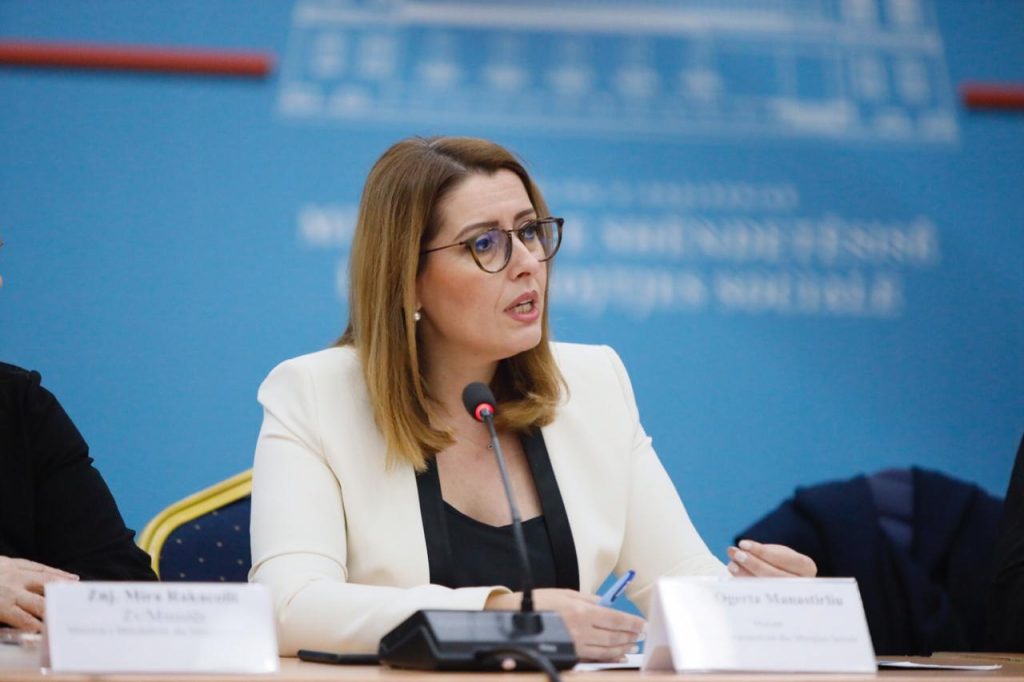 Manastirliu jep lajmin e mirë: Shërohen nga koronavirusi dy mjekë të spitalit ‘Shefqet Ndoqi’ manastirliu 3