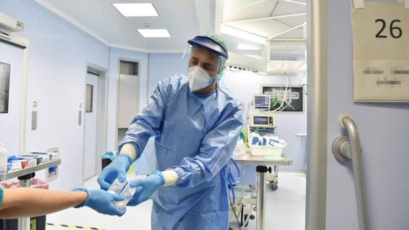 “Edhe një javë për të arritur pikun”, virologu i njohur italian zbulon kur nis rënia e përhapjes së koronavirusit mjeke 4
