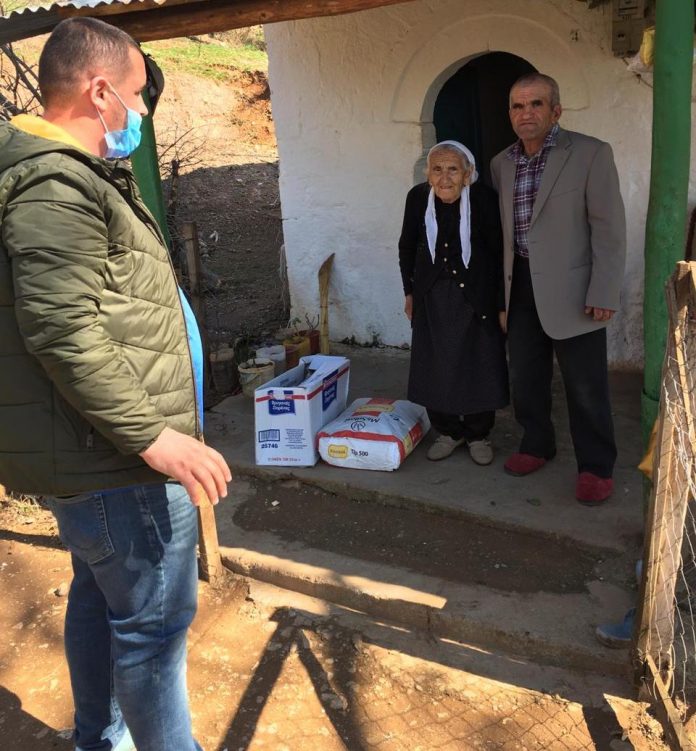 Malaj: Ilaçe dhe ndihma ushqimore për 253 të moshuar dhe familje në nevojë ndihmaaaaaa 1 696x751 1