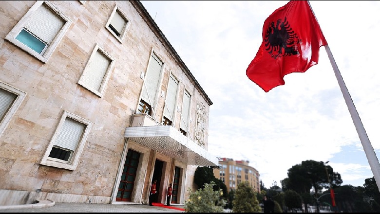 Vendimi i Qeverisë/ 20 marsi pushim për të gjithë nëpunësit e administratës publike qeveria godina