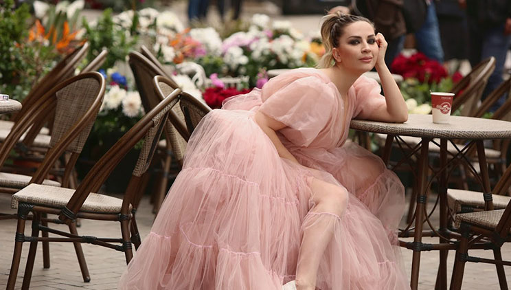 Rozana Radi acarohet keq: Ra ky virus dhe njohëm gjithë idiotët rose 1