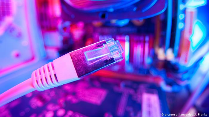 Lufta kundër virusit, hyjnë në lojë shërbimet sekrete sars internet