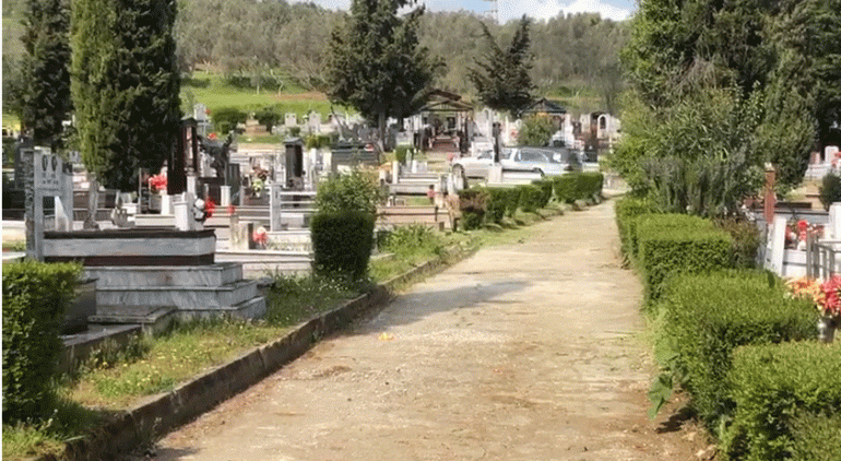 E trishtë në Fier, përcillet e vetme për në banesën e fundit 72-vjeçarja e prekur nga koronavirusi vlore varroset 72 vjecarja 770x422 1