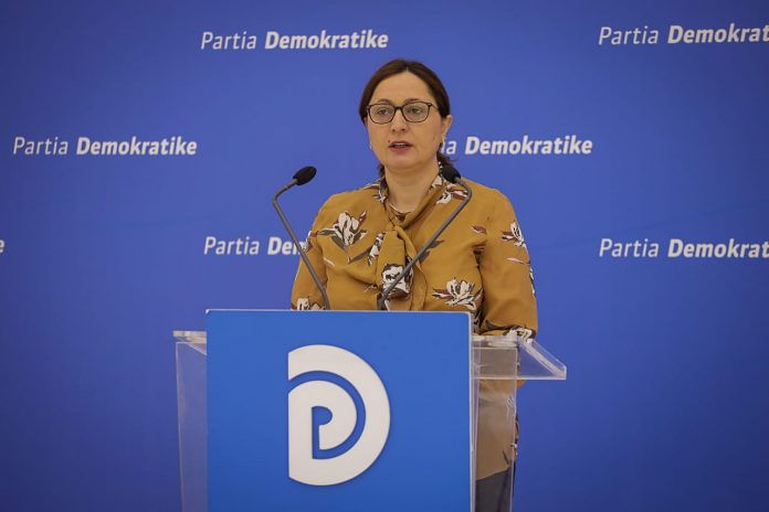 Çupi: Qeveria po përdor gjendjen e fatkeqësisë për të abuzuar me tenderin e rindërtimit 0d1c613a a7a3 478e 9101 3e0fedac3241 696x464 1