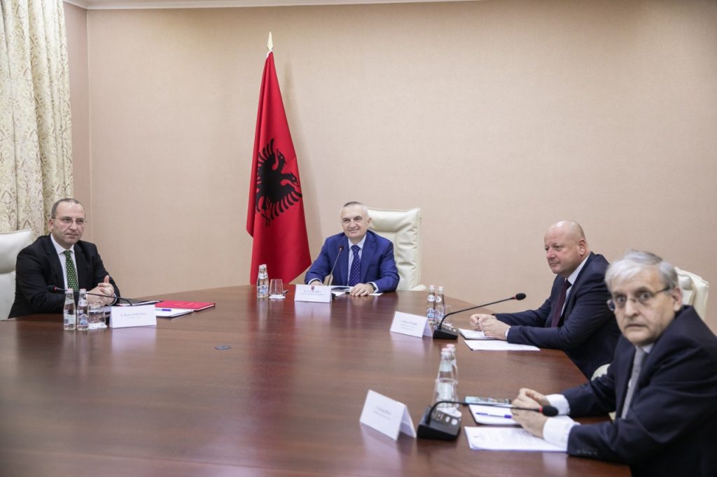 Rama i kënaqur me diskutimin me Bashën dhe Metën në mbledhjen e Këshillit të Sigurisë: Sikur edhe në publik të ishte kaq pozitiv… 587efb60 06bb 41cb ab3e 8c410bfe07ee