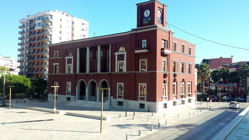 Bashkia e Durrësit shtyn me tre muaj tarifën vendore për bizneset 5e8f1186c54cddurresit
