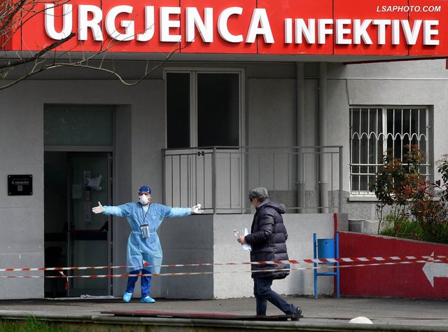 U paraqit para një dite në urgjencë, 33-vjeçarja del pozitiv me COVID-19 në Durrës 640 0 5e862f1ab3ff2