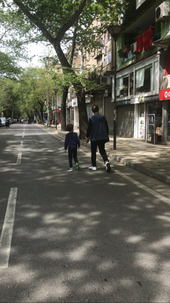 FOTO/ “E diela për nënat dhe fëmijët”, por një ministër nuk e zbatoi ‘rregullin’ 640 0 5e9c1ae01e65c