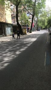 FOTO/ "E diela për nënat dhe fëmijët", por një ministër nuk e zbatoi 'rregullin' 1 640 0 5e9c1b5224068 576x1024 1
