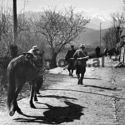 Dëshmia e bashkëshortes: Kadri Rustem Bardulla, Komandanti nga Peshkopia që qëlloi i pari italianët në 7 prill ’39 dhe vrasja e Mujo Ulqinakut 5 7 Prill 1939 1